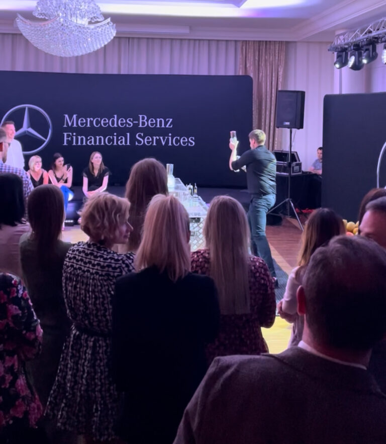 Pokaz barmański Mercedes-Benz